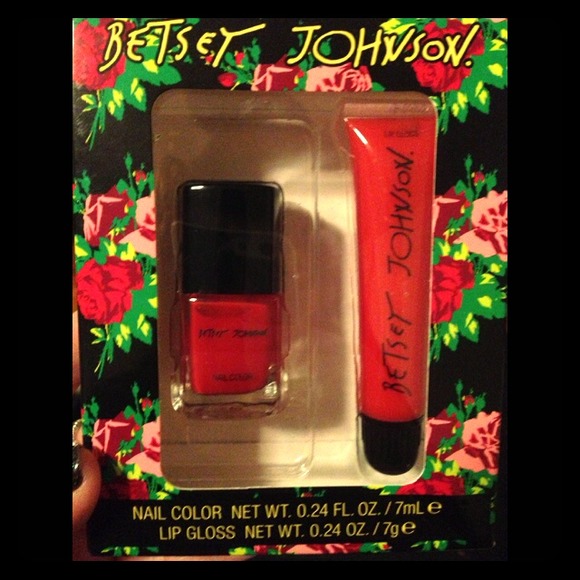 🚫GONE🚫💝FREE W. PURCHASE OF 50+💝
