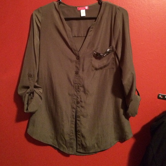 Green flowy shirt!