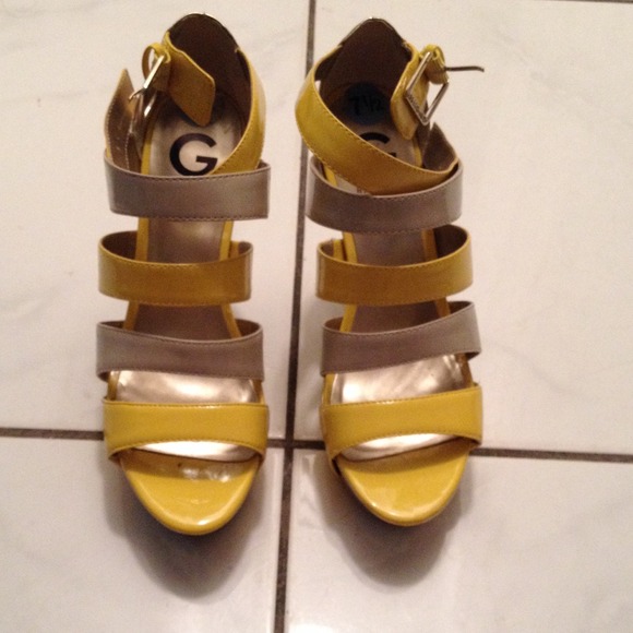 Yellow and grey g by guess heels - Picture 2 of 3