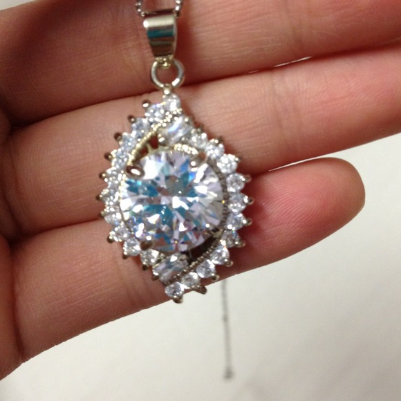 Pendant - Picture 3 of 3