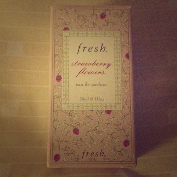 Fresh "Strawberry Flowers" perfume