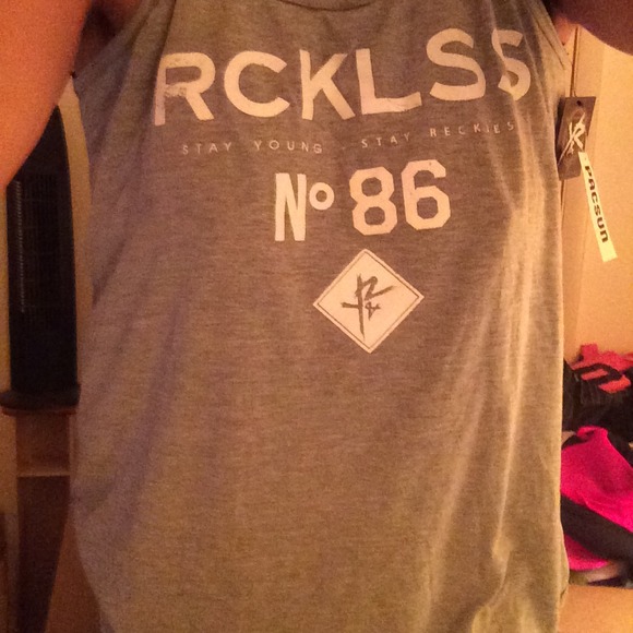 ⭐️Y&R tank⭐️ - Picture 2 of 2