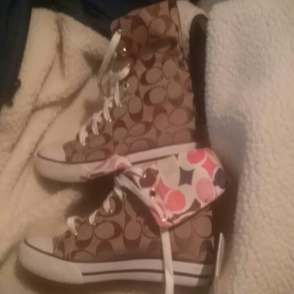 Hold for elizabeth31-Coach Tennis Shoes