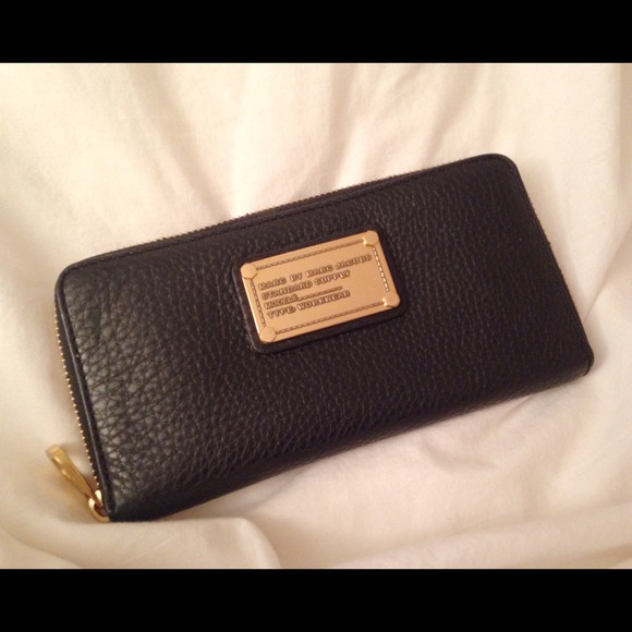 ❌SOLD❌Marc by Marc Jacobs Vertical Zippy Wallet