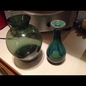 2 vases