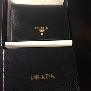 Prada suffiano black wallet😘