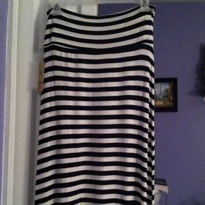 Black and white stripped maxi skirt
