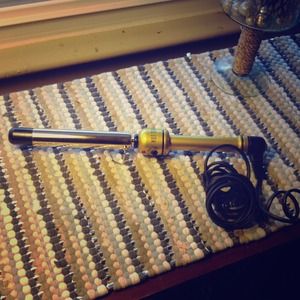 HOT TOOLS 1" 18K  gold plated clip-free iron