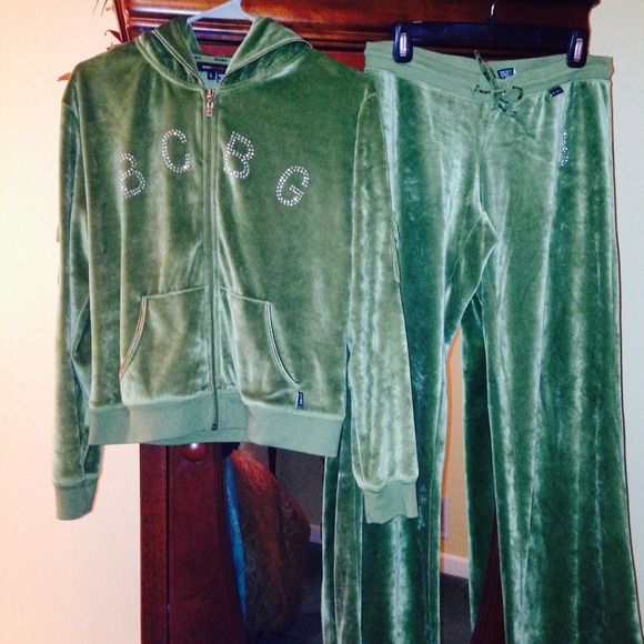 Sold!! BCBG velour yoga outfit!! Size Large