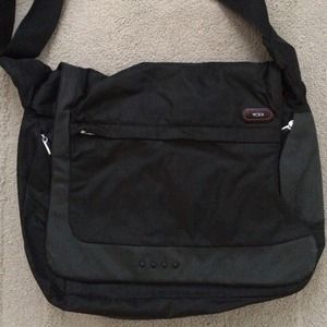 Tumi messenger bag - incl internal laptop sleeve!