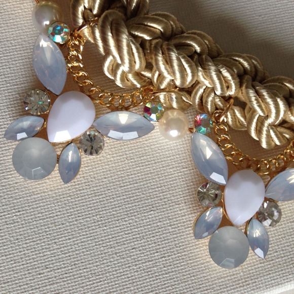 SALE Silk thread and crystals necklace - Picture 2 of 3