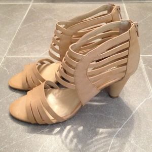 Nine West tan open toe shoes
