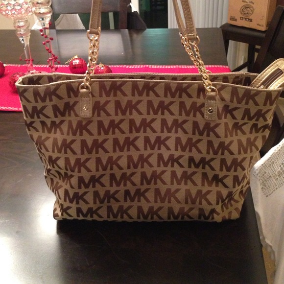 ❌SOLD❌ Authentic Michael Kors handbag