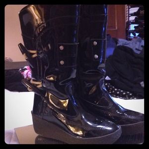 BURBERRY patent leather Boots