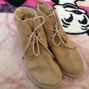 Beige shoes don't wear