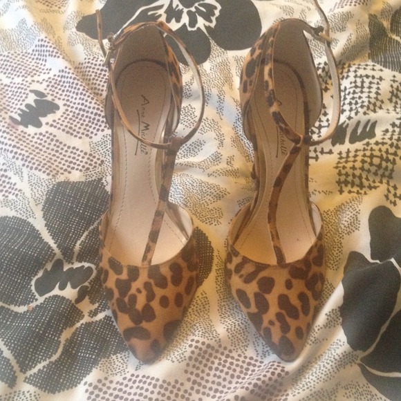 Leopard print heels and Smashbox lipstick