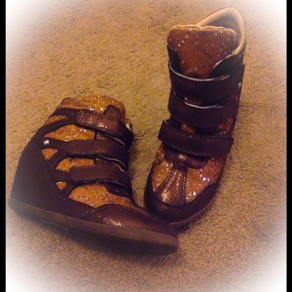 🌟🌟SOLD🌟🌟🔴🔴Copper Wedge Sneakers🔴🔴NOW $25 - Picture 2 of 2