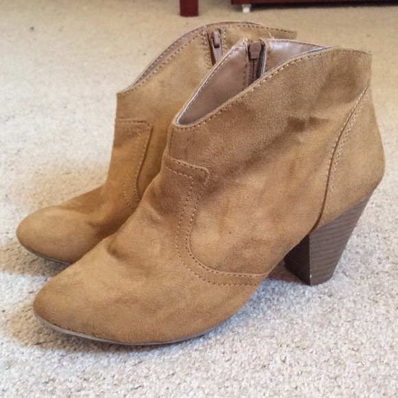 ❌SOLD ON VINTED❌ Candie's Camel-colored booties
