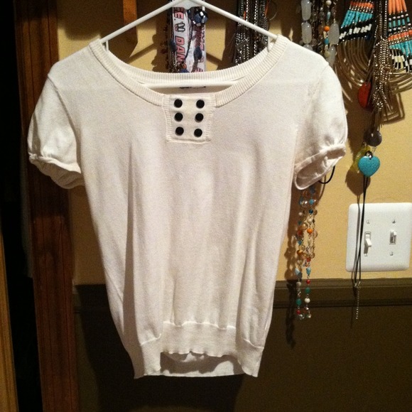 Cute top w/ buttons