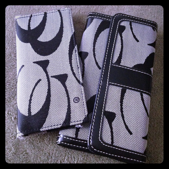 Inspired black and grey wallet. ✂️reduced