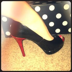 Elegant peep tow pump:)