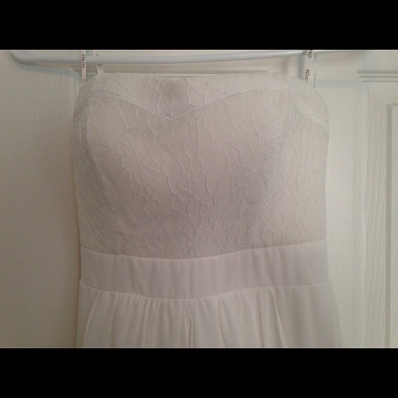 A pretty white dress for a special occasion! - Picture 2 of 4