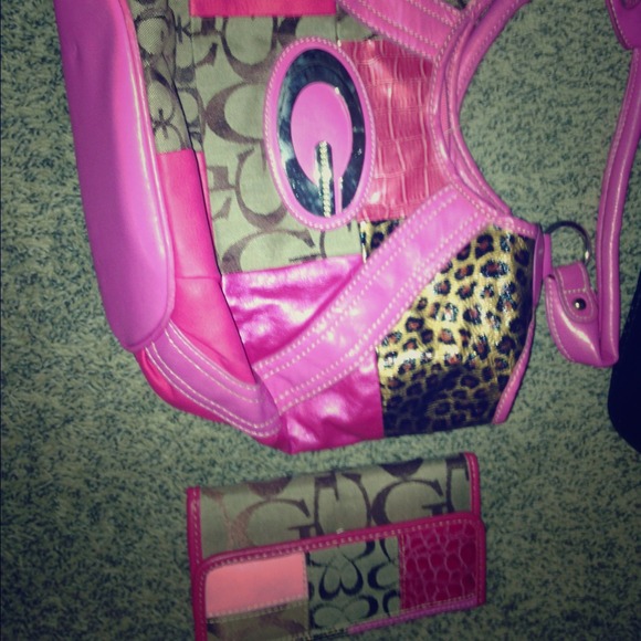 Guess purse w matching wallet