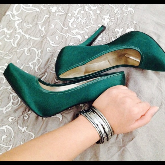 Beautiful silver bangles - Picture 1 of 4