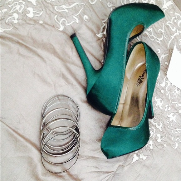 Beautiful silver bangles - Picture 2 of 4