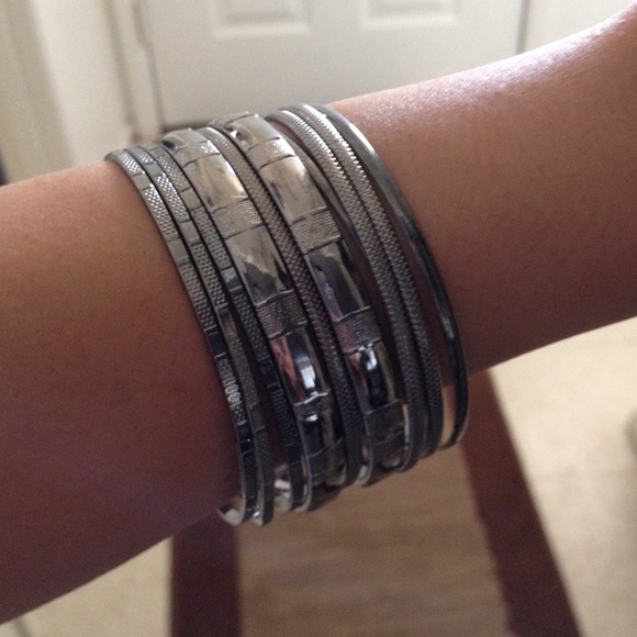 Beautiful silver bangles - Picture 4 of 4