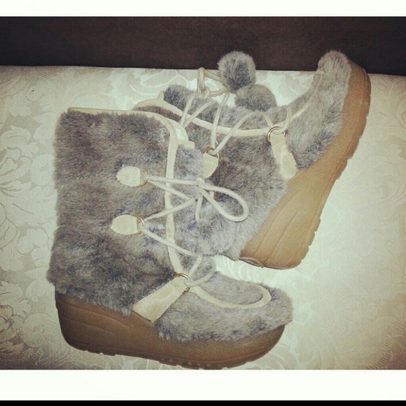Juicy couture fur boot