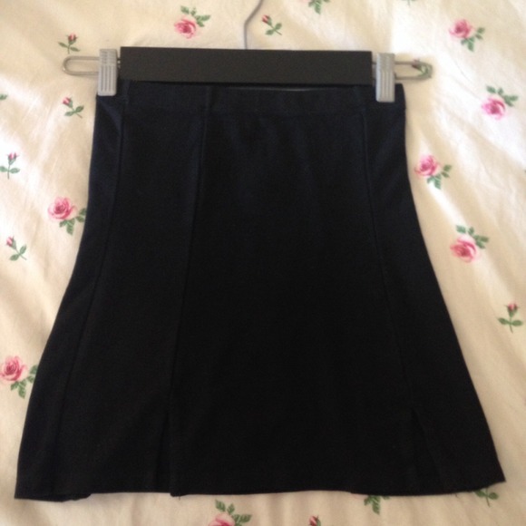 🌻PRICE REDUCED🌻 Brandy Melville Black Nero Skirt