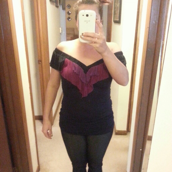 Unique off the shoulder Top - Picture 1 of 1