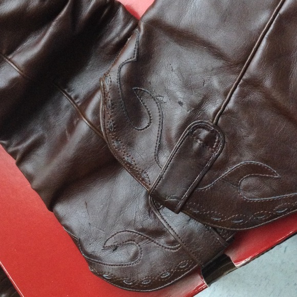 BOOTS - Picture 4 of 4