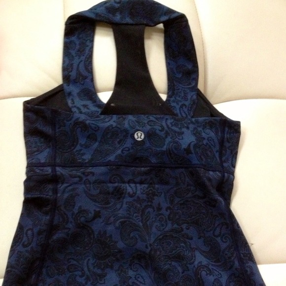 🚫Sold🚫lululemon scoop neck tank size 4 - Picture 2 of 3