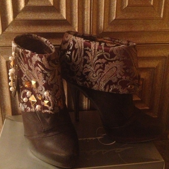 🍂🍁Unique Brown bejeweled shooties - Picture 2 of 3