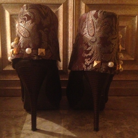 🍂🍁Unique Brown bejeweled shooties - Picture 3 of 3