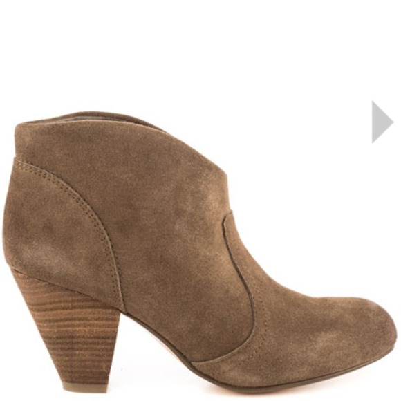 Carlos Santana "BROOKY" Ankle booties