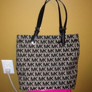 Michael Kors tote