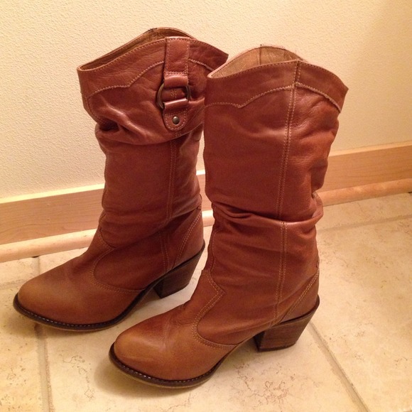 Boots - Picture 3 of 4
