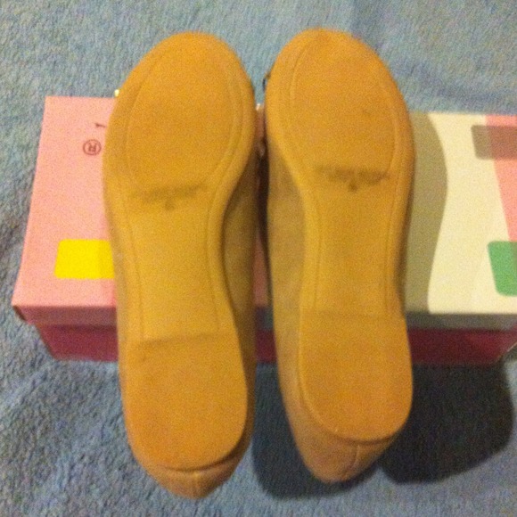 Sold💛Cute Gold and tan flats🌟size 6 - Picture 4 of 4