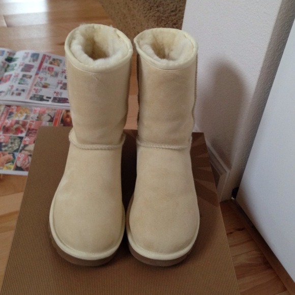Auth UGG.