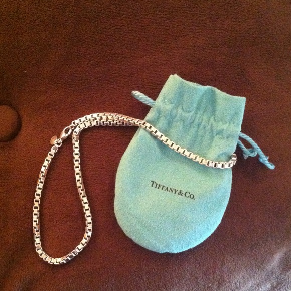 *SOLD* AUTHENTIC Tiffany & Co. Venetian link neck