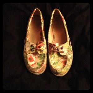 Gifted. Floral boat shoes perfect for spring break