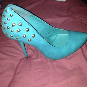 Never worn turquoise heels