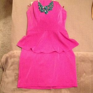 Strapless peplum dress - magenta
