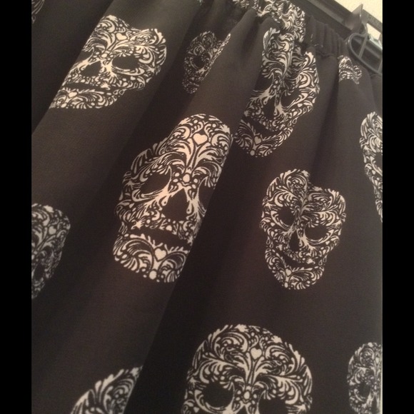 H&M Black skull high-low skirt - Picture 3 of 4