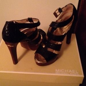 REDUCED! Michael Kors black/gold sexy sandal