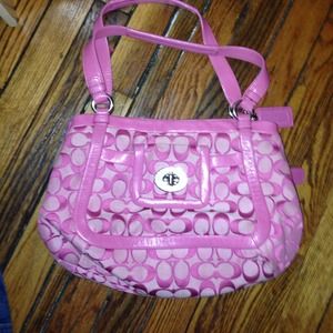 Coach bag. Extra pics reserved!