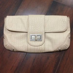 Express beige clutch